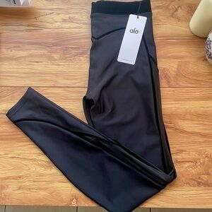 ALO Yoga Airlift High-Waist Moonlight Leggings - Black